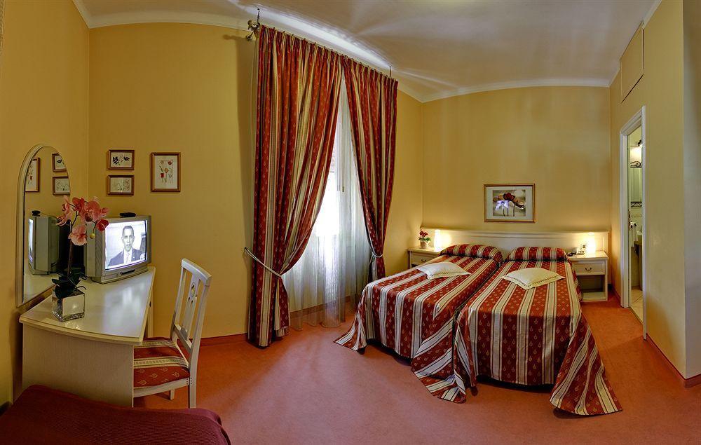 Hotel Boccascena Genoa Exterior photo