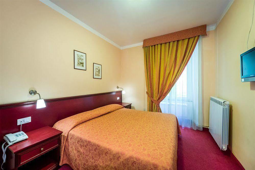 Hotel Boccascena Genoa Exterior photo
